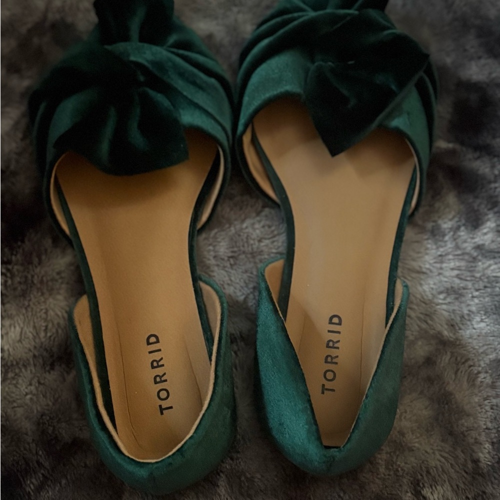 Torrid Women's Emerald Velvet Flats